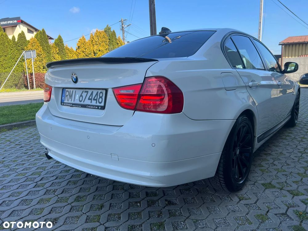BMW Seria 3 318i - 23