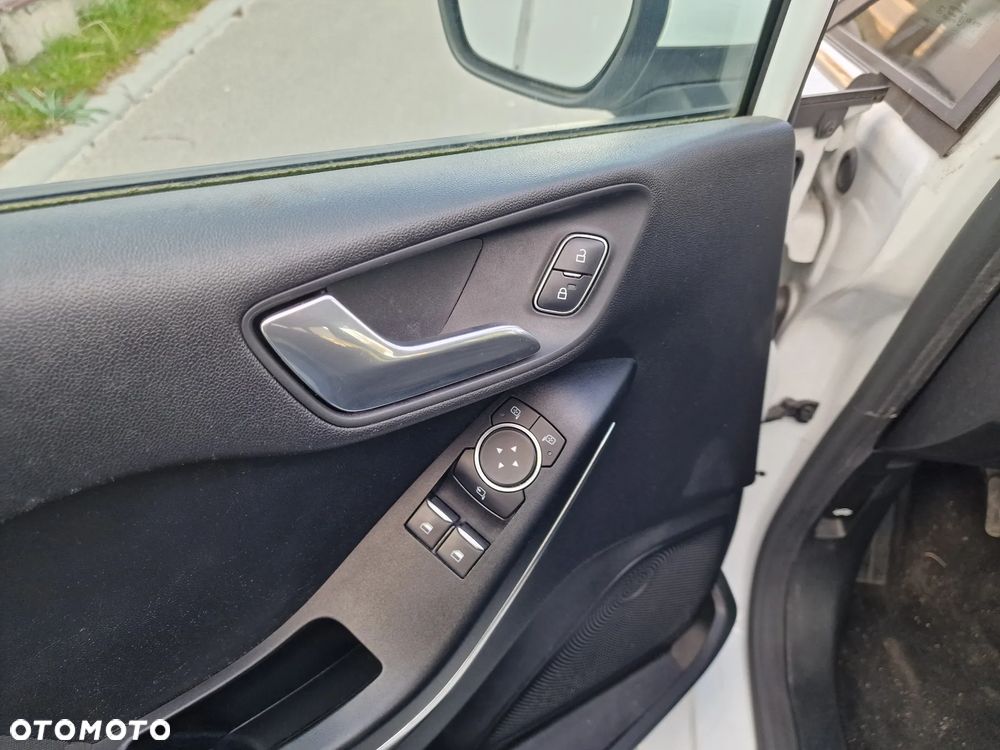Ford Fiesta - 25