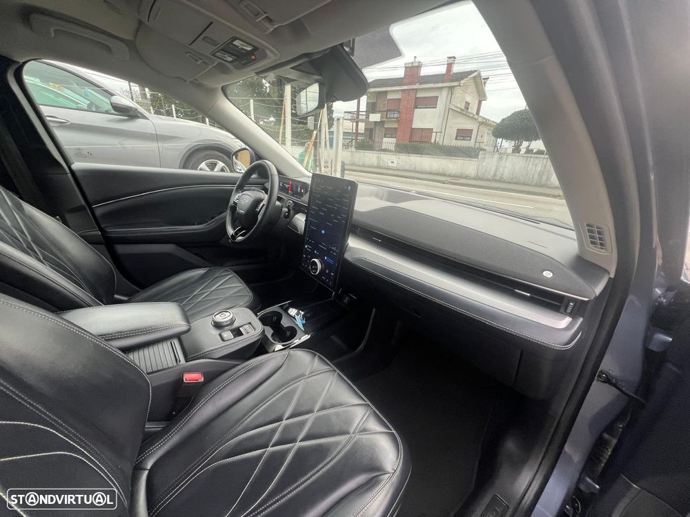 Ford Mustang Mach-E 75.7 kWh Base - 19