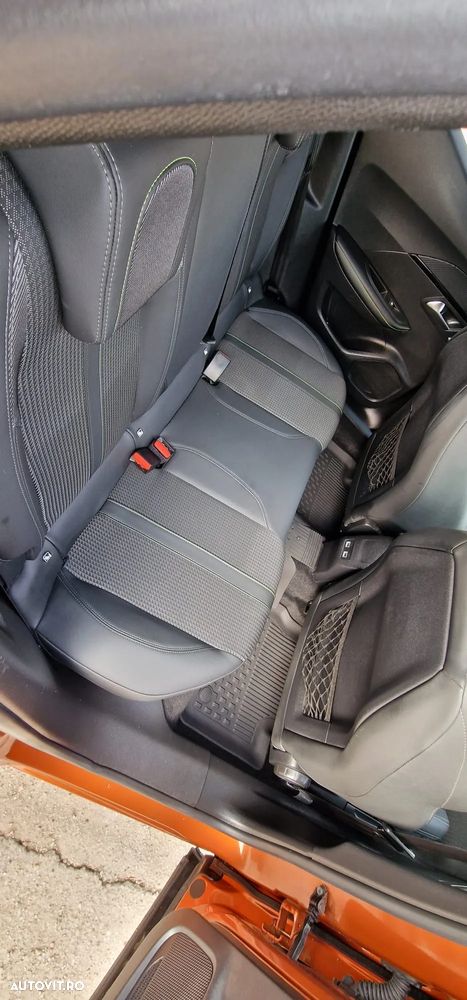 Peugeot 2008 1.2 L PureTech STT EAT8 GT Line - 25