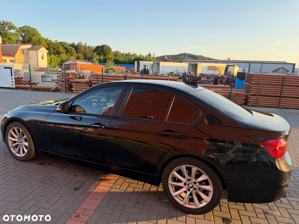BMW Seria 3 320i xDrive Sport Line - 4
