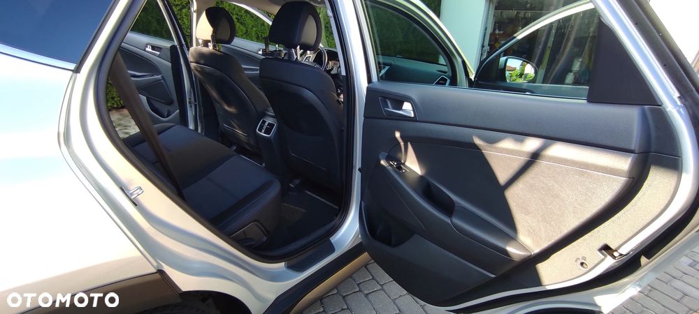 Hyundai Tucson 1.7 CRDI BlueDrive Style 2WD - 12