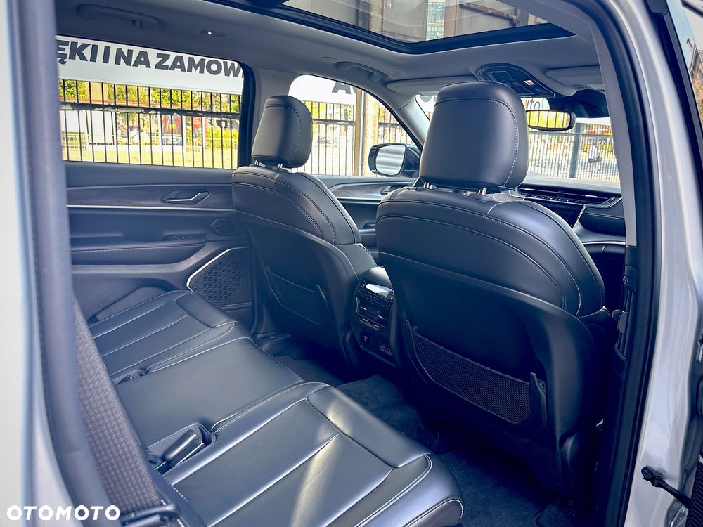 Jeep Grand Cherokee - 22