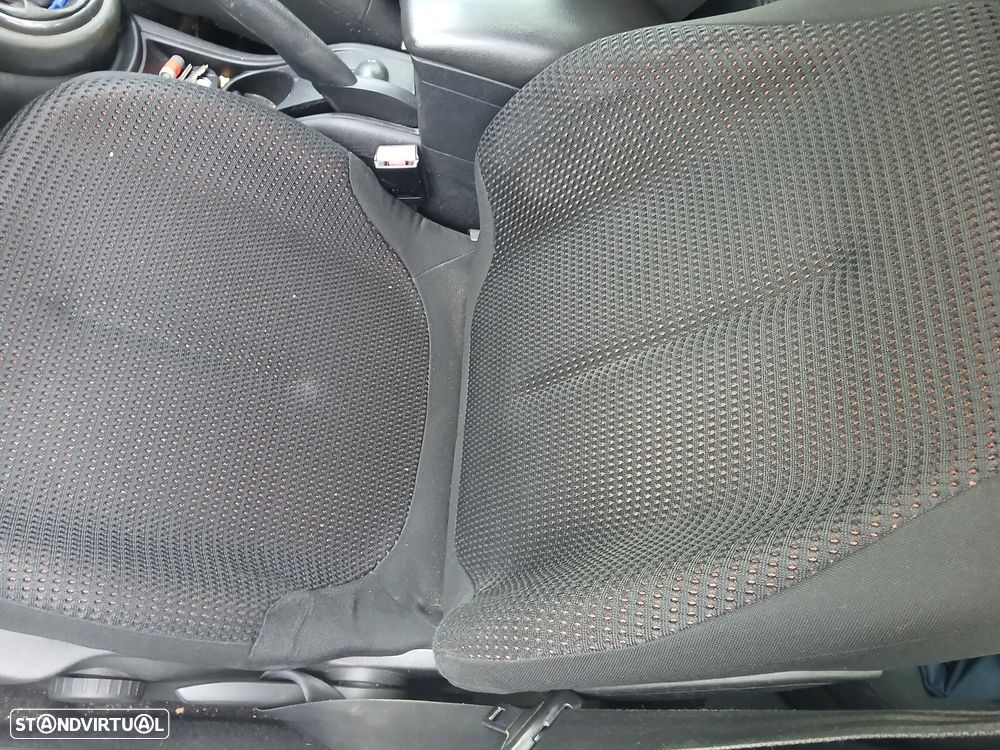 Citroën C4 1.6 HDi 110 Exclusive - 8