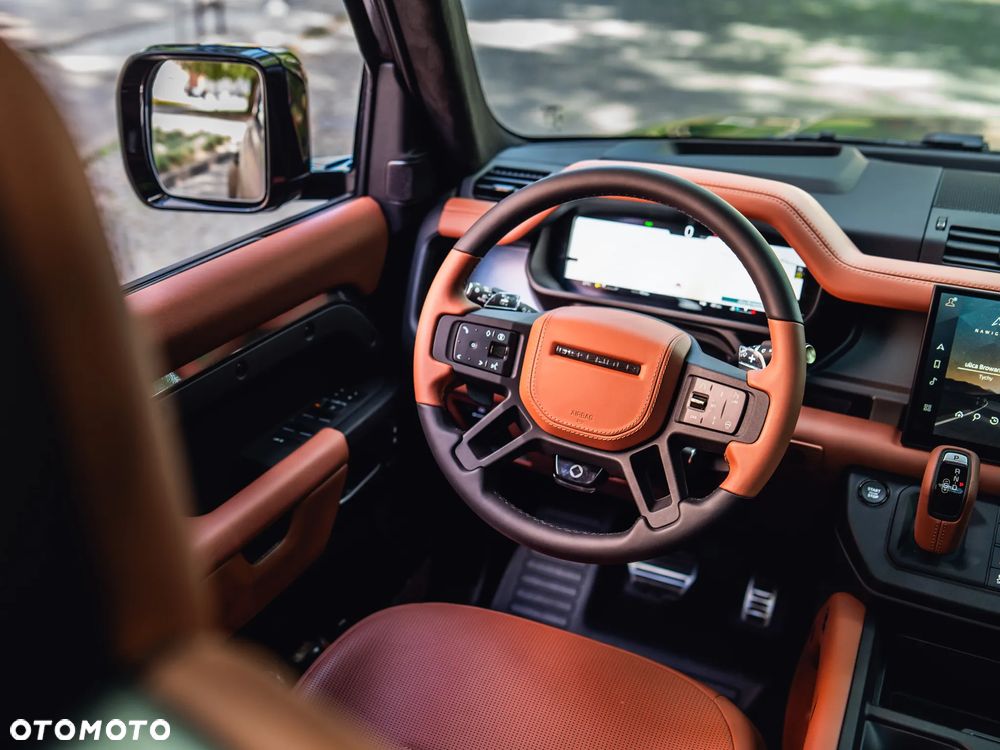 Land Rover Defender 110 P635 OCTA - 11