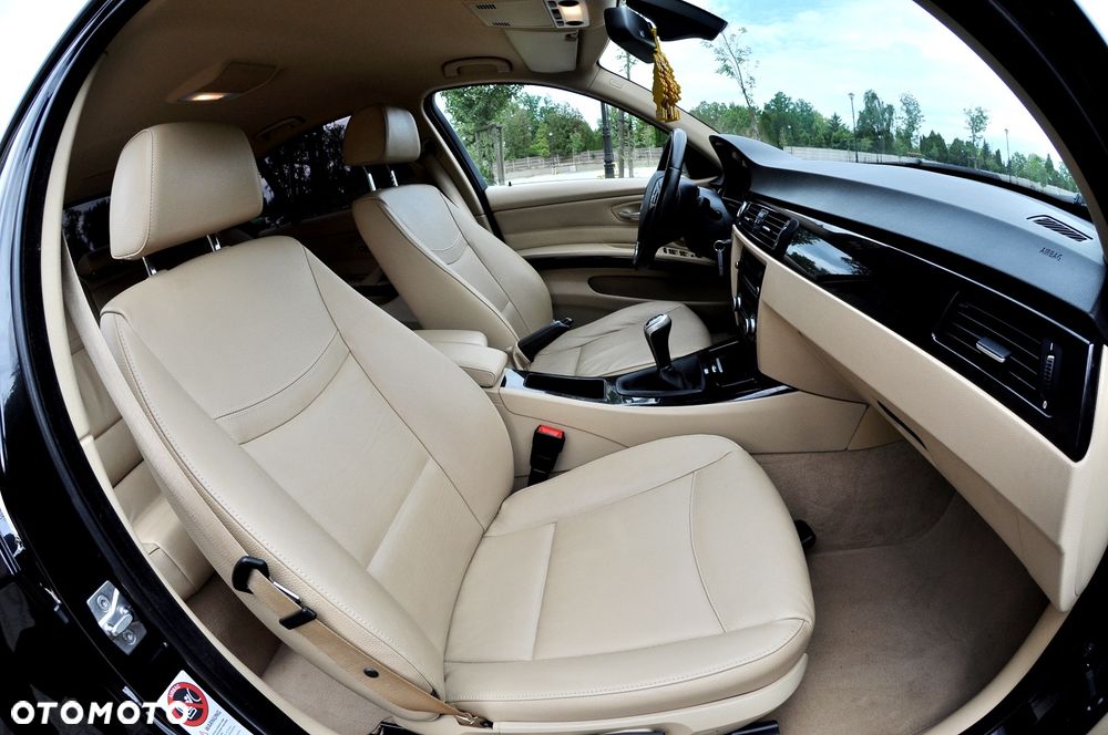 BMW Seria 3 318i Edition Exclusive - 22