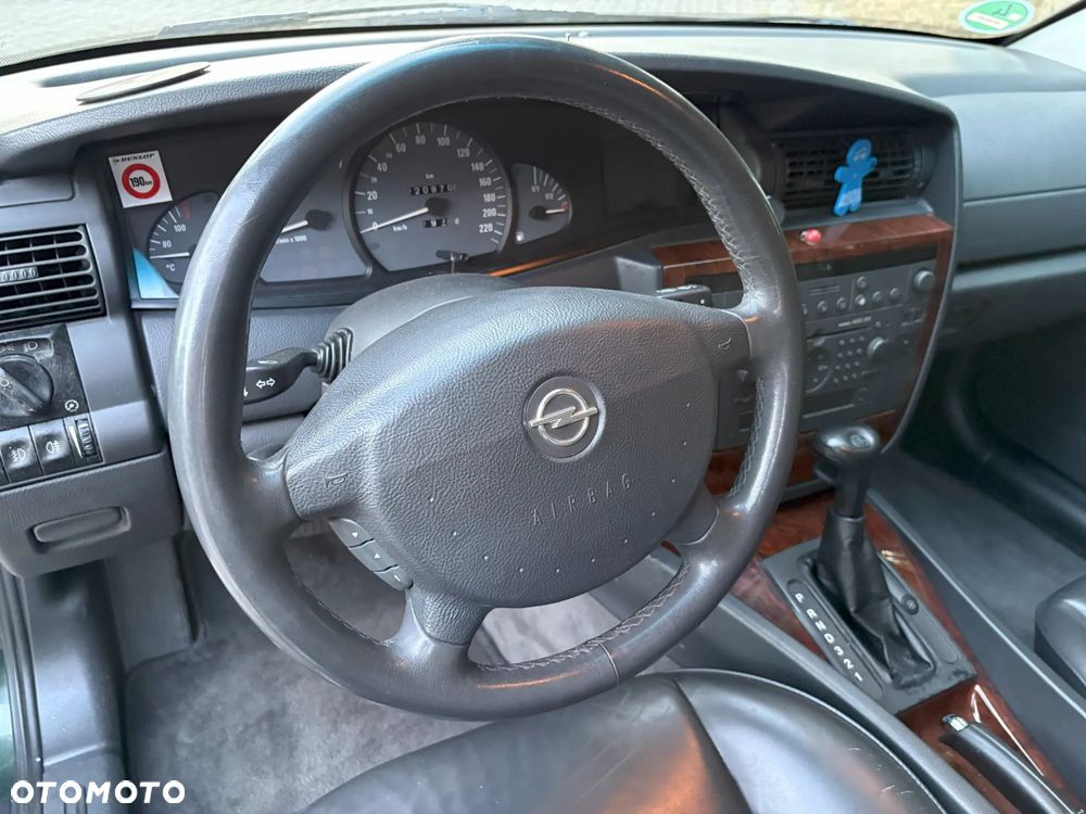 Opel Omega 2.2 Elegance - 23