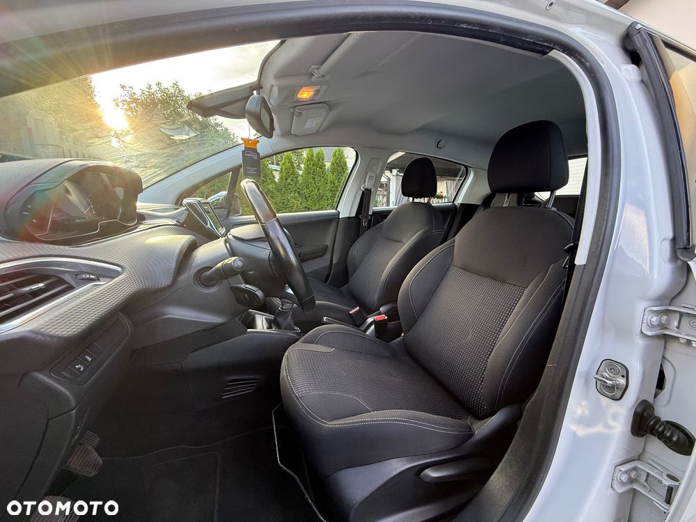 Peugeot 208 1.6 BlueHDi Allure S&S - 10
