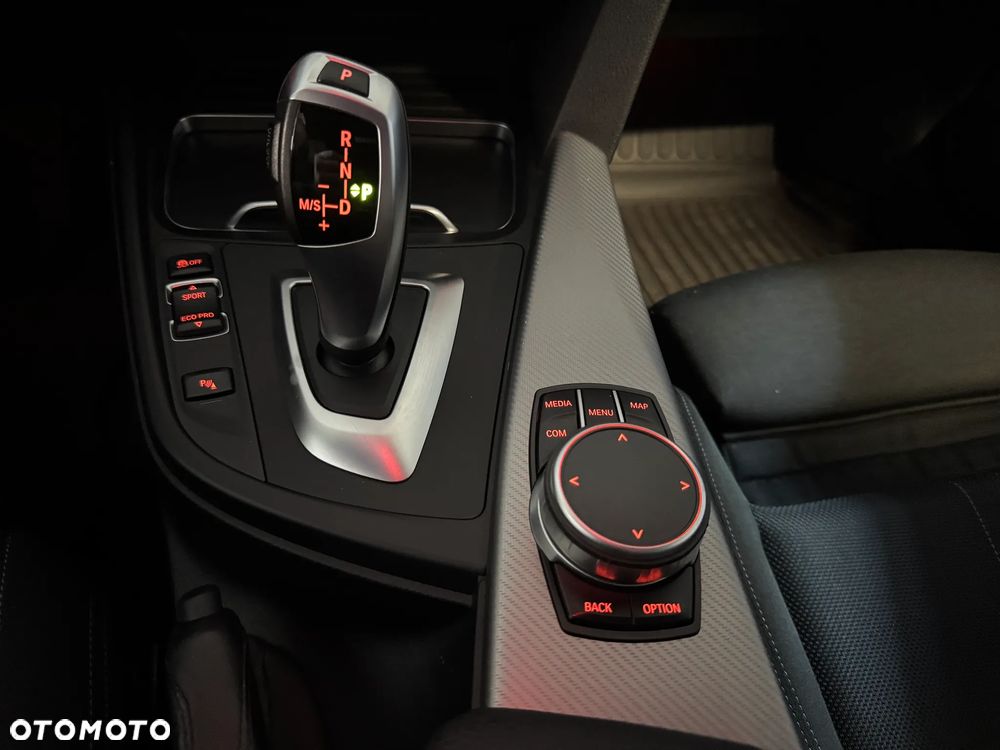 BMW Seria 3 320d xDrive M Sport Shadow sport - 16