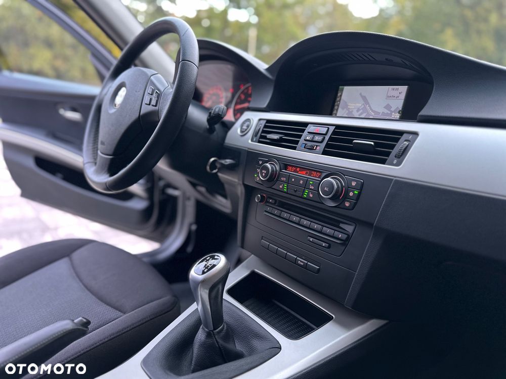 BMW Seria 3 318i - 29