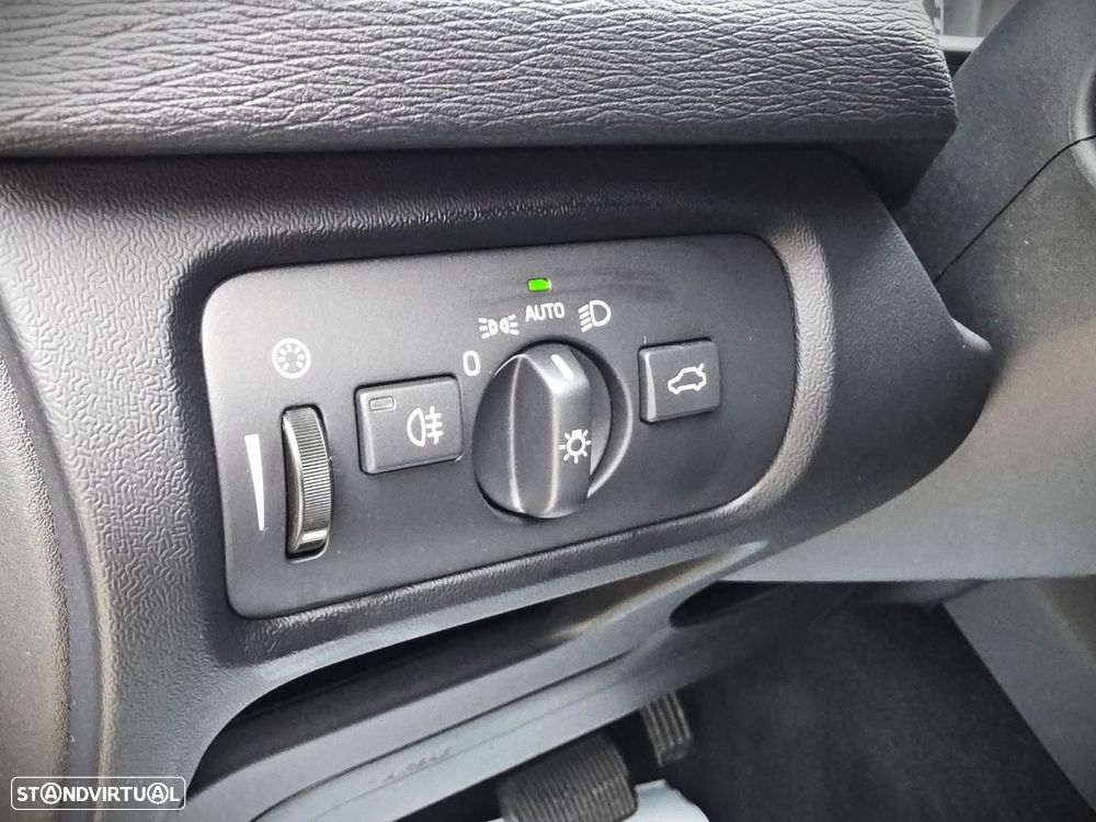 Volvo V40 2.0 D2 Momentum Geartronic - 30