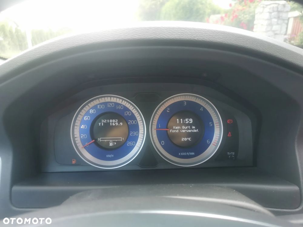 Volvo V70 D3 R-Design - 17