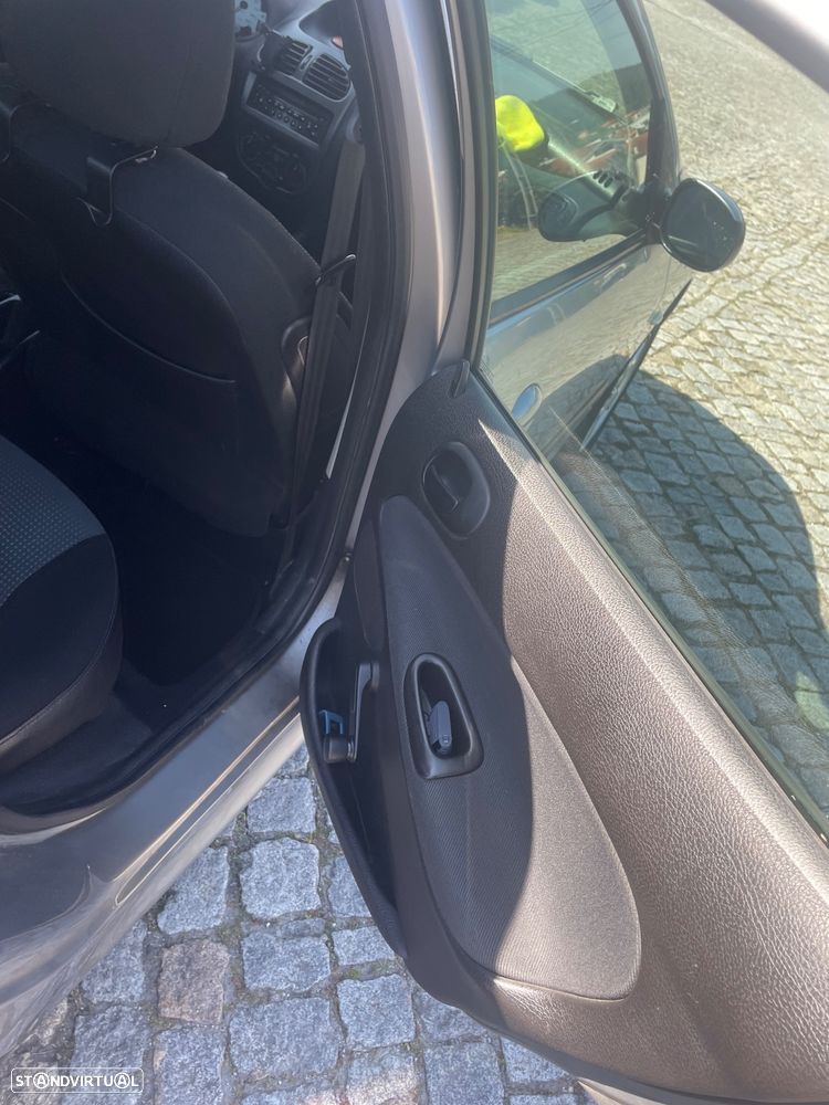 Peugeot 206 1.1 Color Line - 18