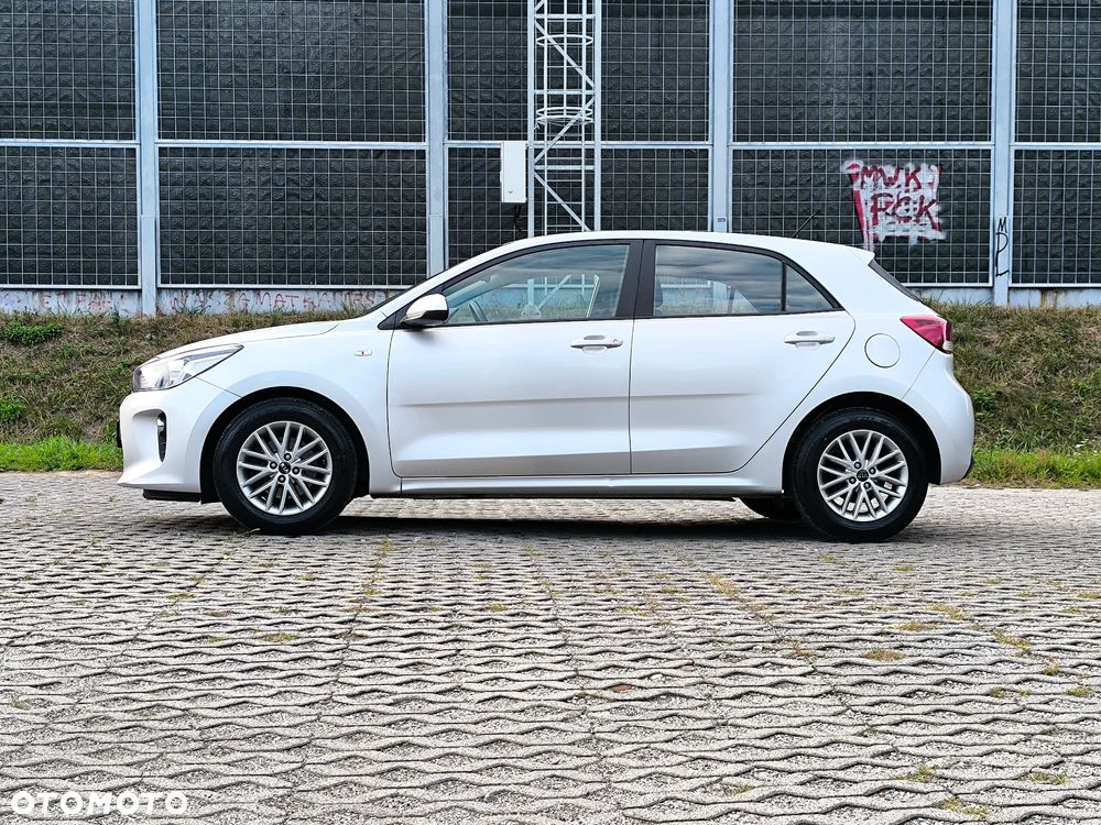 Kia Rio 1.2 L - 10