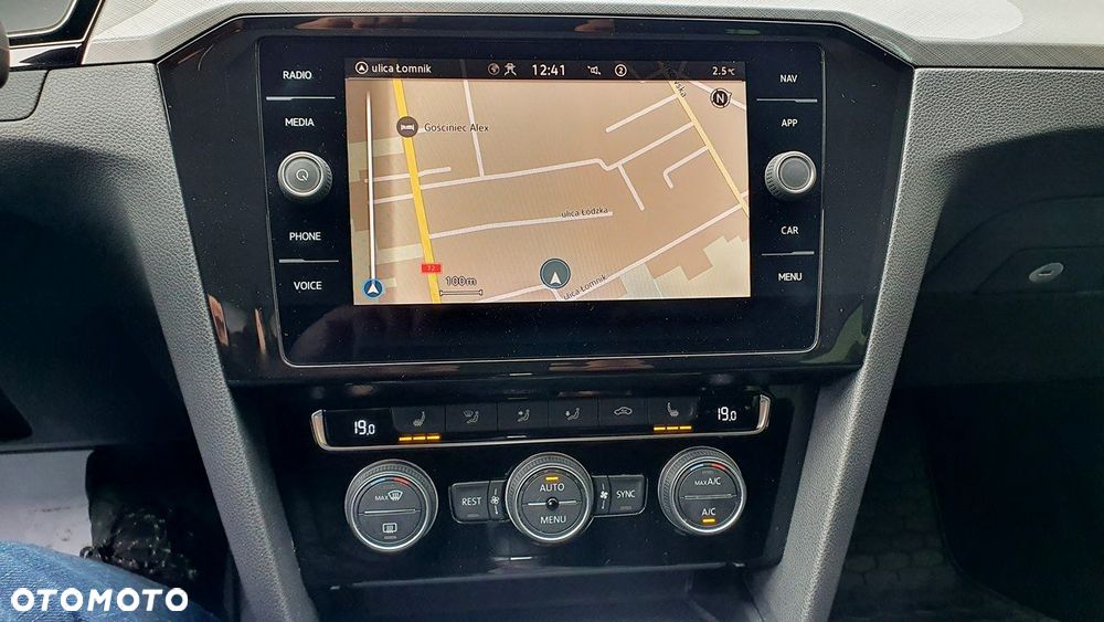 Volkswagen Passat - 22