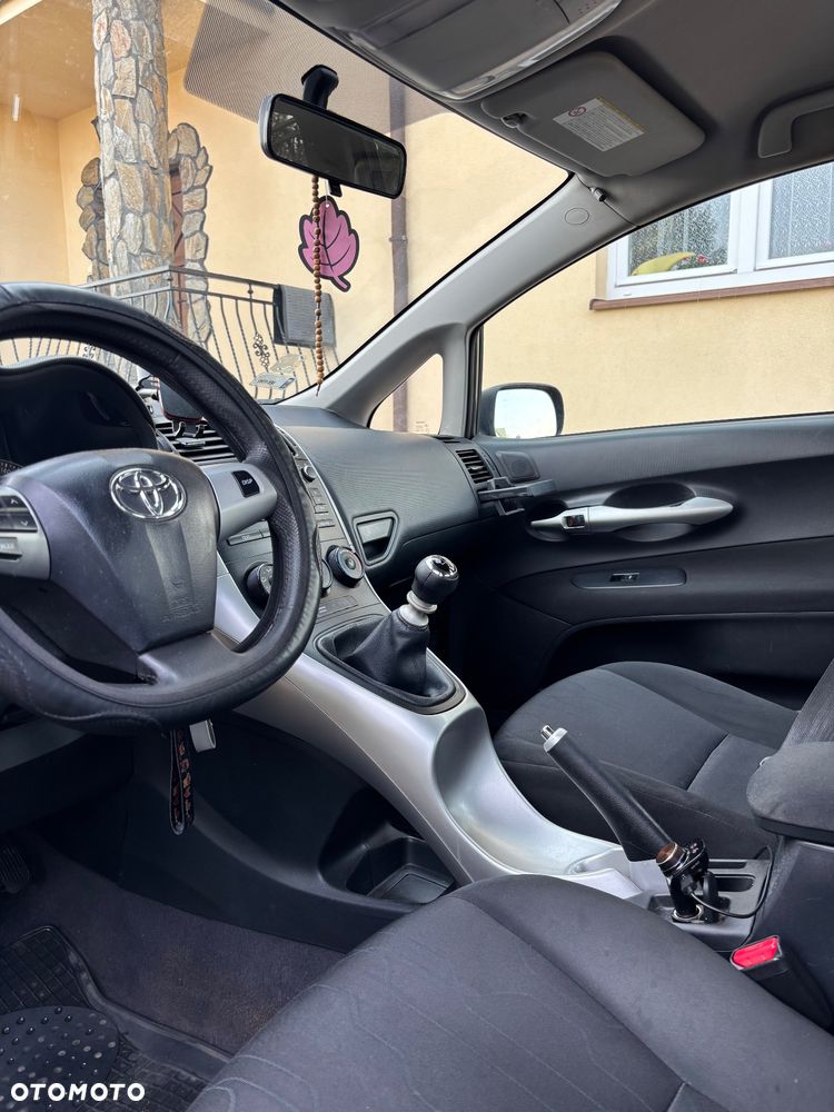Toyota Auris - 11