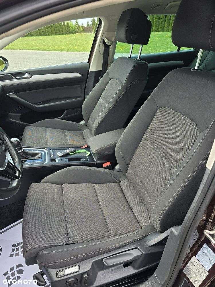 Volkswagen Passat - 16