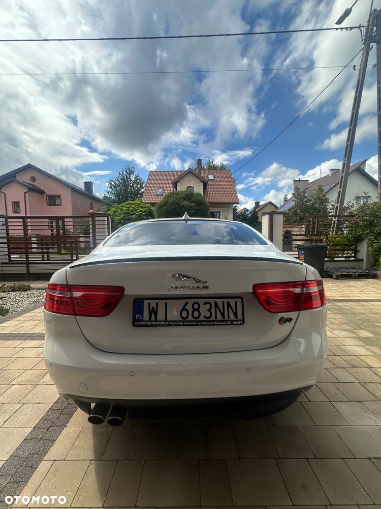 Jaguar XE - 16