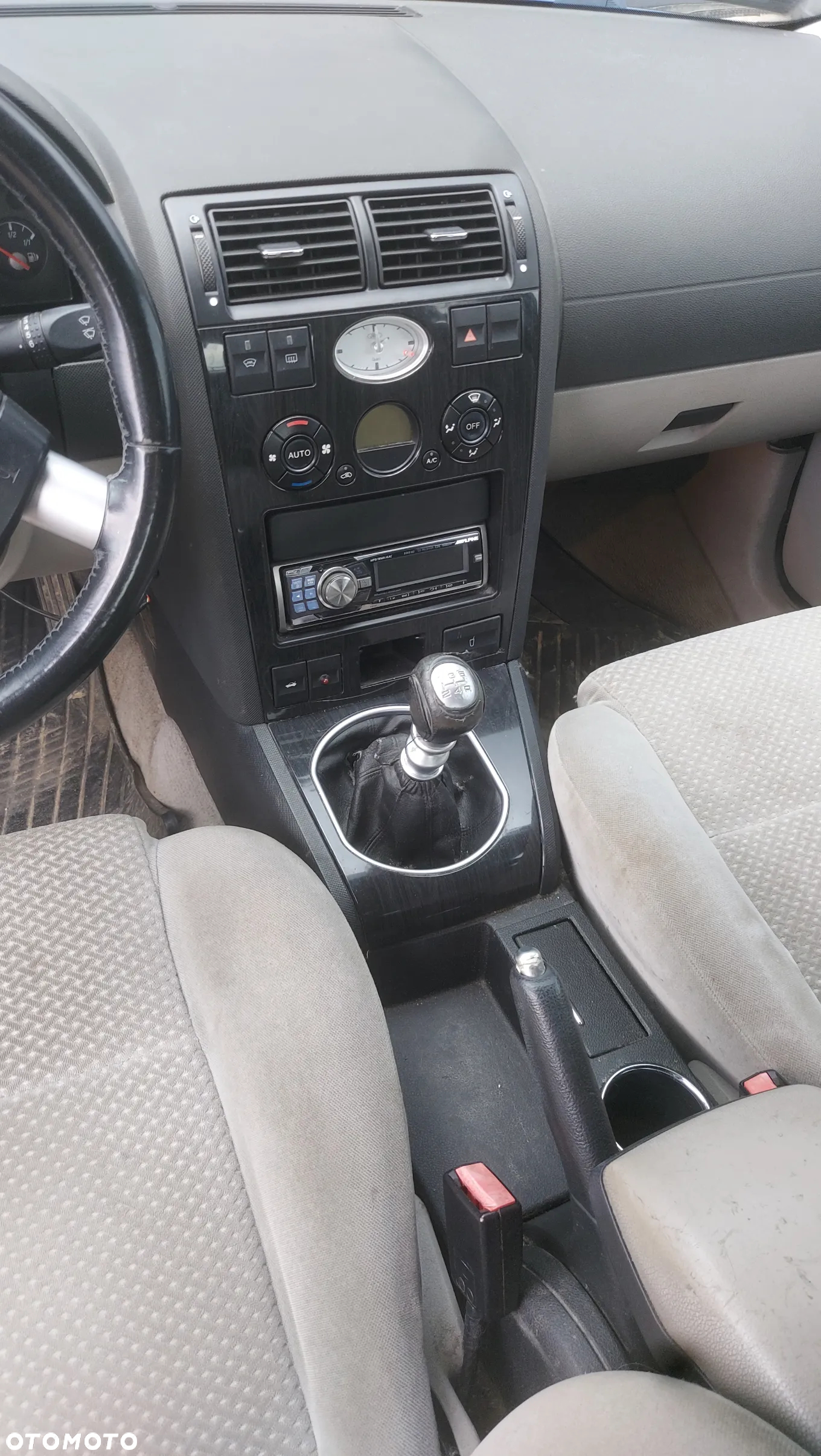 Ford Mondeo 2.0 Ghia - 13