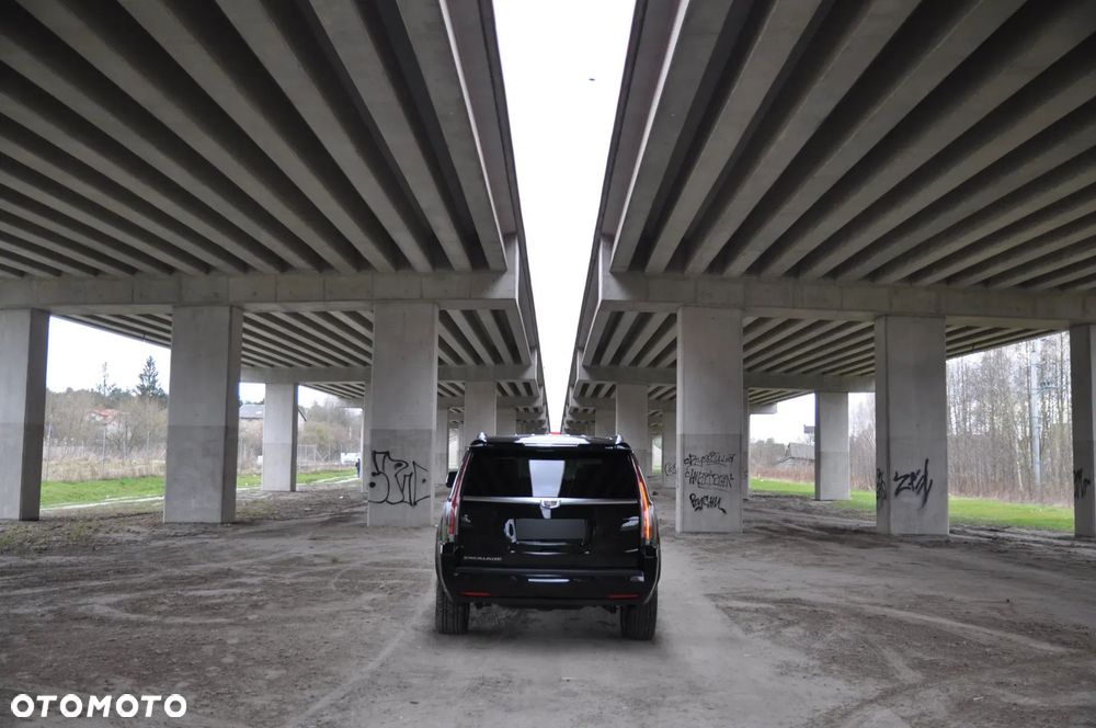 Cadillac Escalade - 12