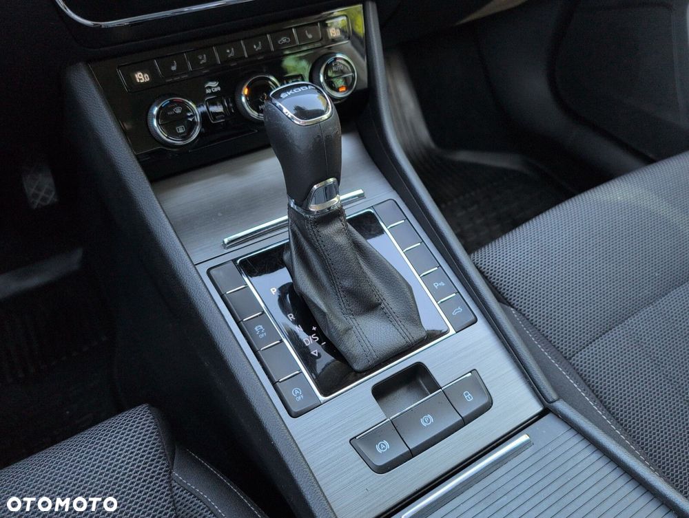 Skoda Superb 2.0 TSI Style DSG - 34