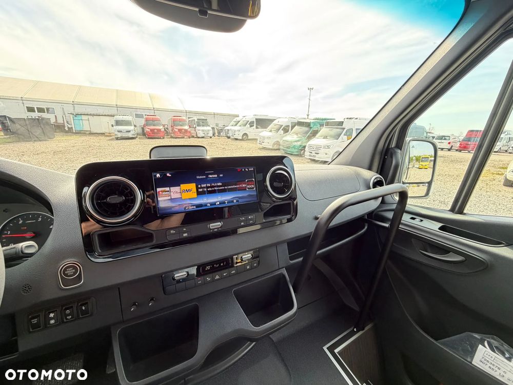 Mercedes-Benz Sprinter 519 - 19
