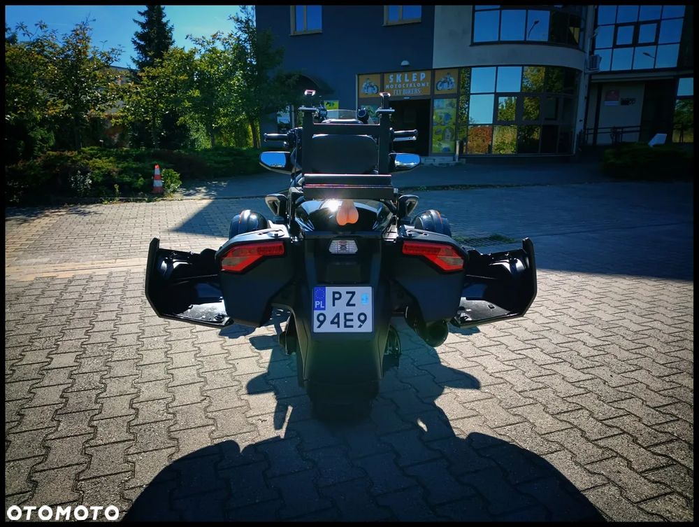 Can-Am Spyder - 12