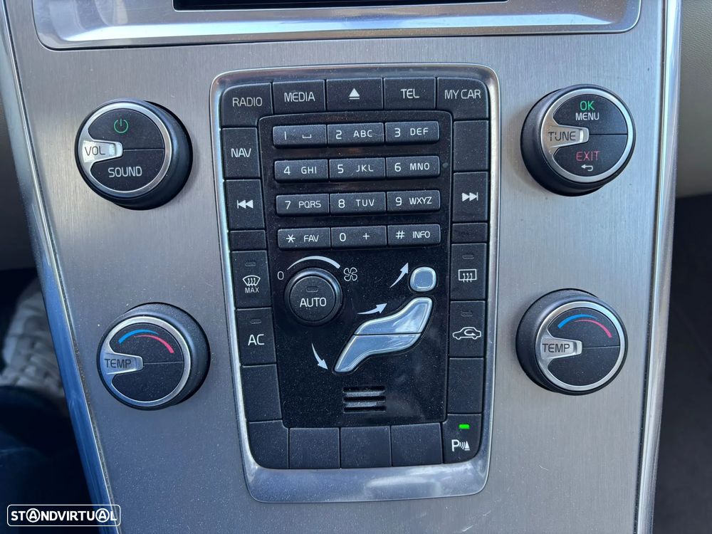 Volvo XC 60 2.0 D3 R-Design Geartronic - 38