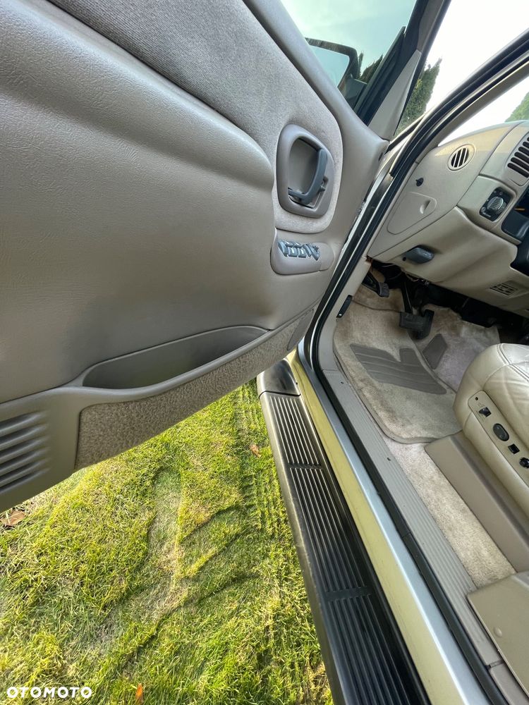 Chevrolet Suburban - 12