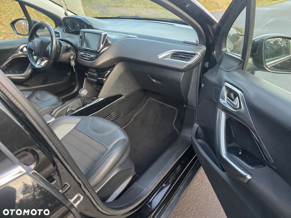 Peugeot 2008 1.2 Pure Tech Allure S&S EAT6 - 19