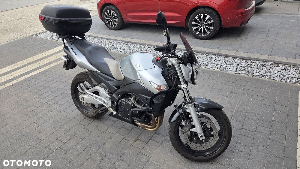 Suzuki GSR - 3