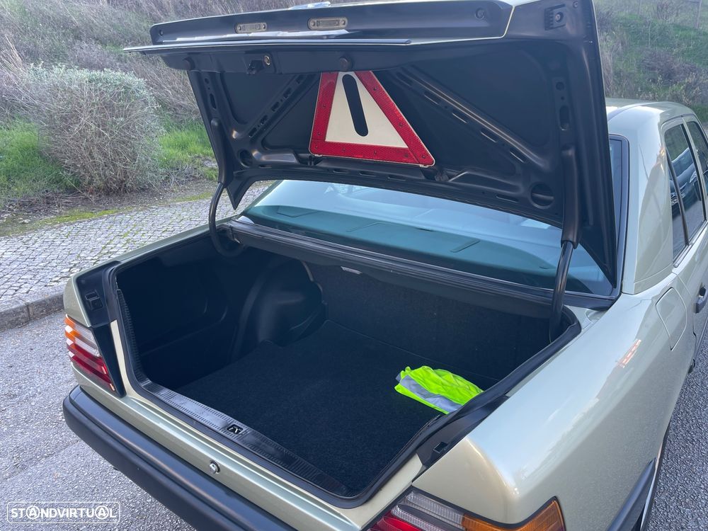 Mercedes-Benz W124 (1984-1997) - 27