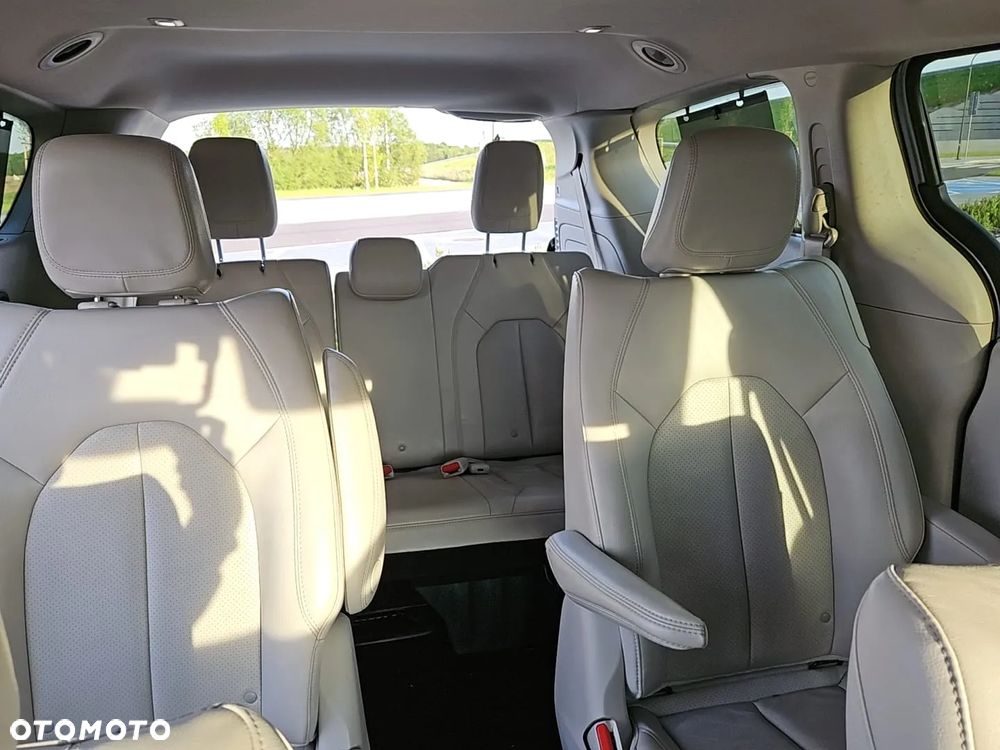 Chrysler Pacifica - 7