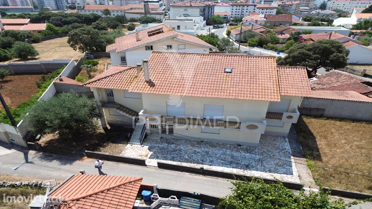 Moradia de Sonho no Centro de Fátima - Grande imagem: 2/40