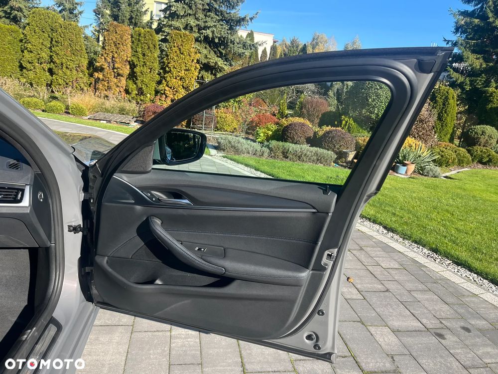 BMW Seria 5 530d M Sport Edition - 16