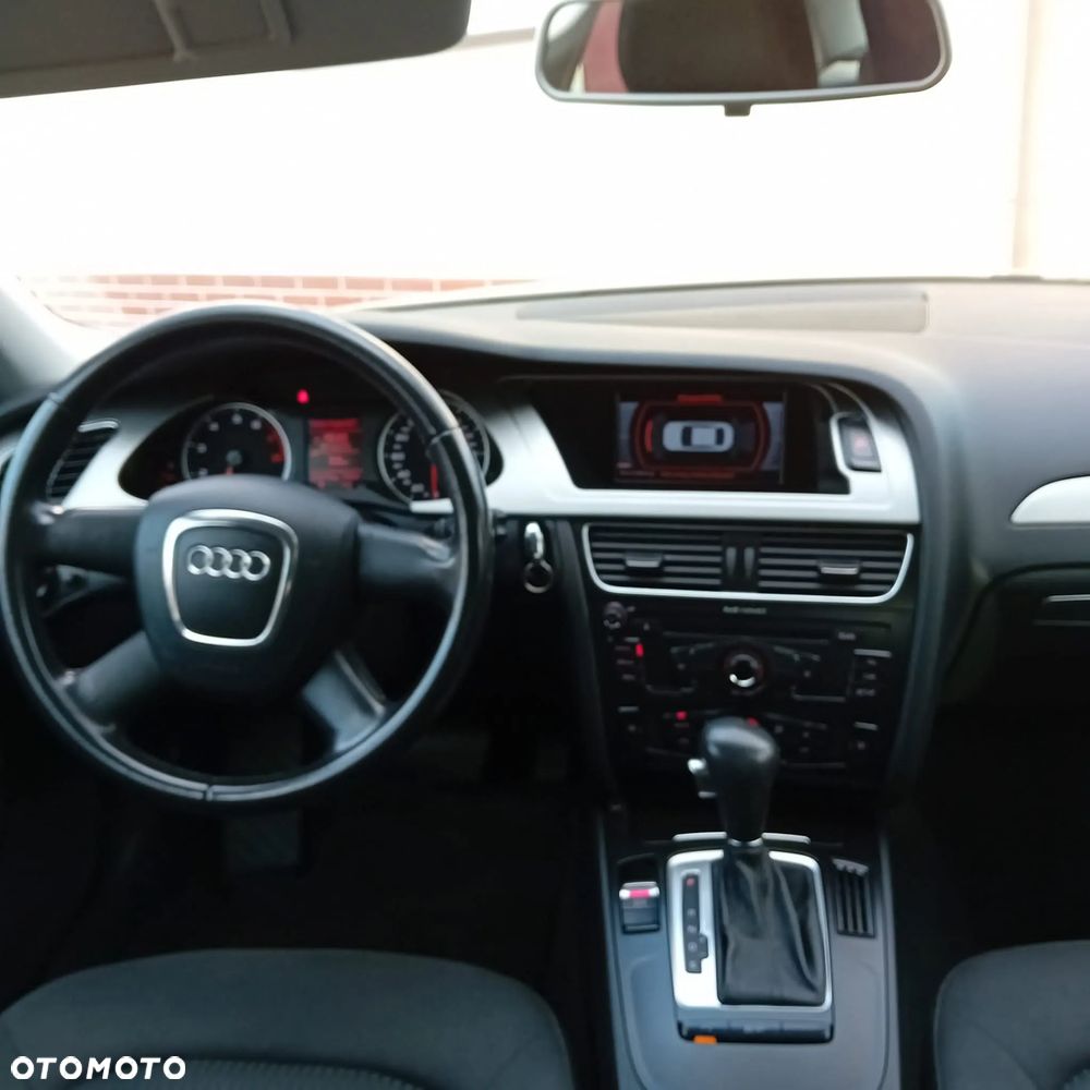 Audi A4 Limousine - 11