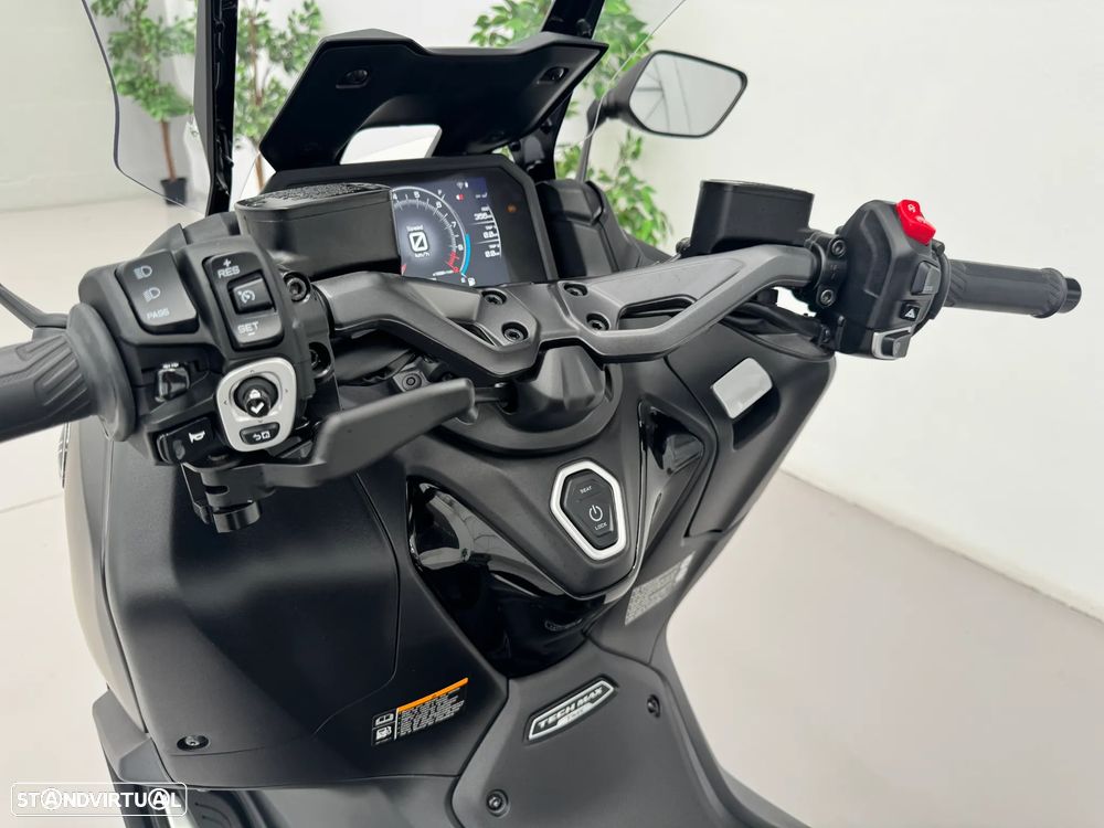 Yamaha TMAX 560 - 16