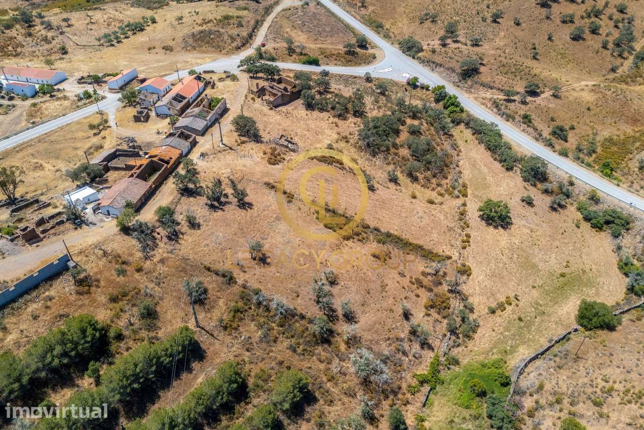 Ruína de 312m2, em Terreno Urbano de 1283m2 - Vaqueiros, Alcoutim - Grande imagem: 4/60