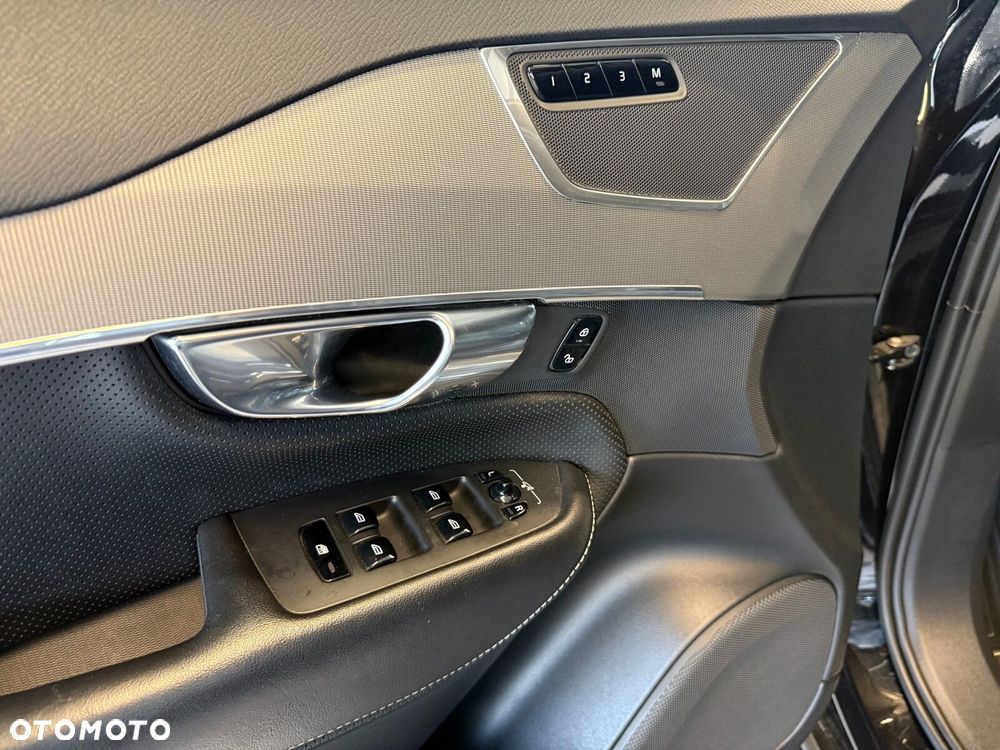 Volvo XC 90 - 25