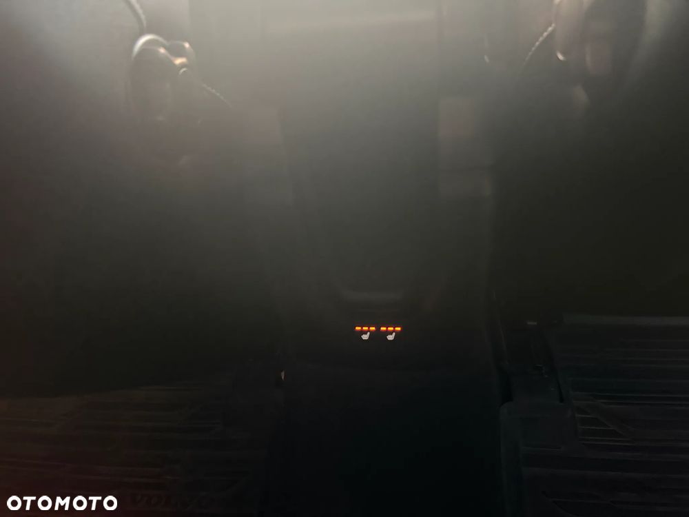 Volvo V40 D2 Drive-E Momentum - 28