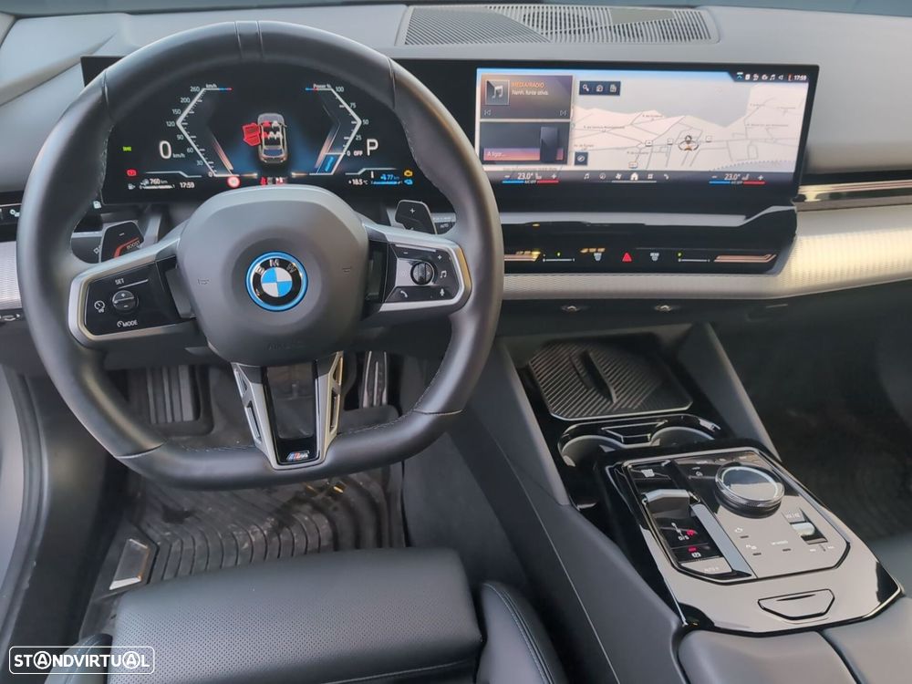 BMW 530 e Pack Desportivo M - 12