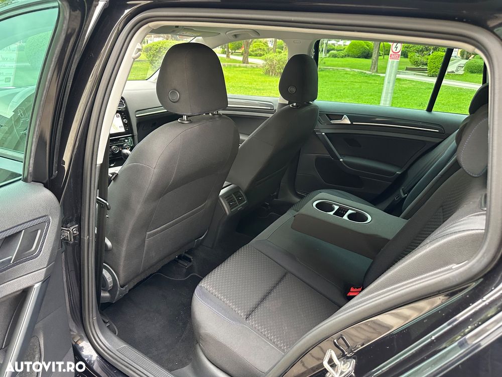 Volkswagen Golf - 24