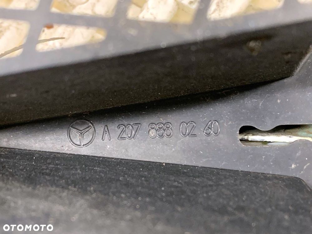 ATRAPA GRILL - 799.00 PLN - MERCEDES-BENZ KLASA C T-Model (S204) 2007 - 2014 C 220 CDI (204.208) 125 - 4