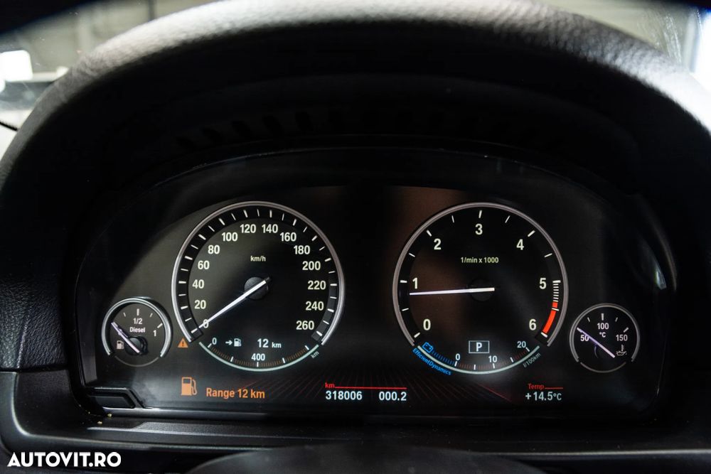 BMW Seria 5 525d xDrive - 24
