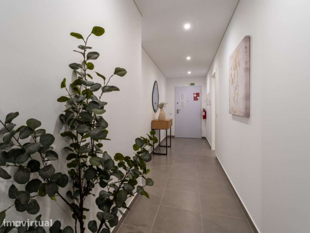 Apartamento com vista mar, piscina e estacionamento na Nazaré - Grande imagem: 2/24