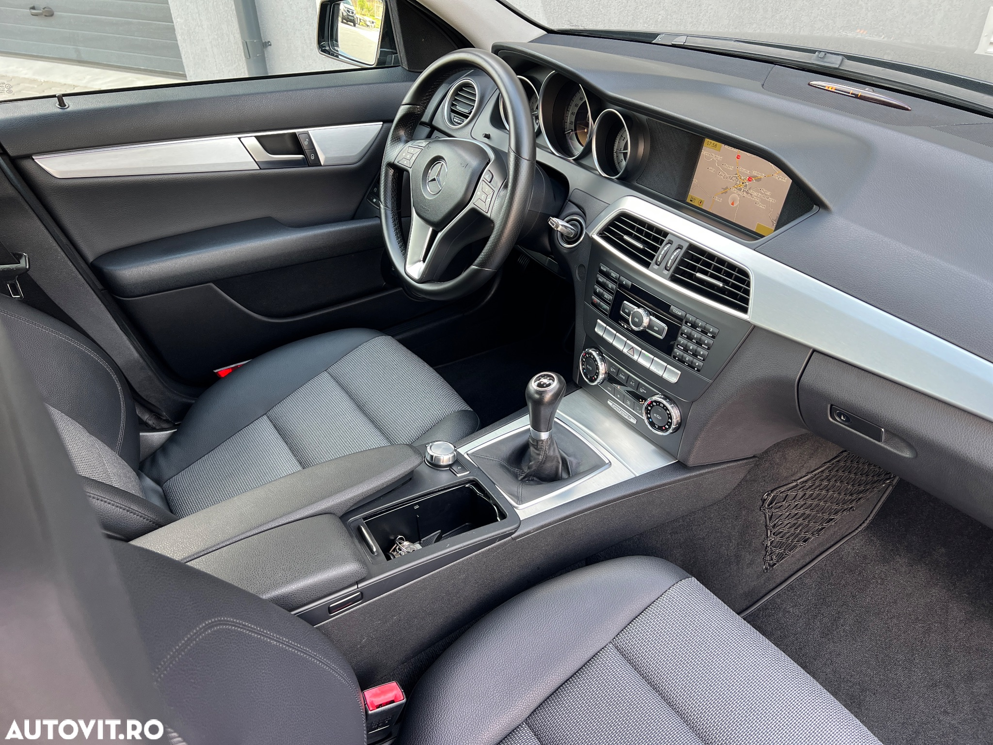 Mercedes-Benz C 180 CGI BlueEFFICIENCY Avantgarde - 23