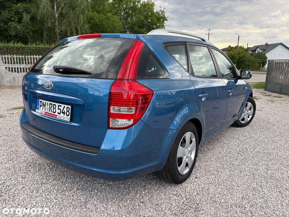 Kia Ceed - 8