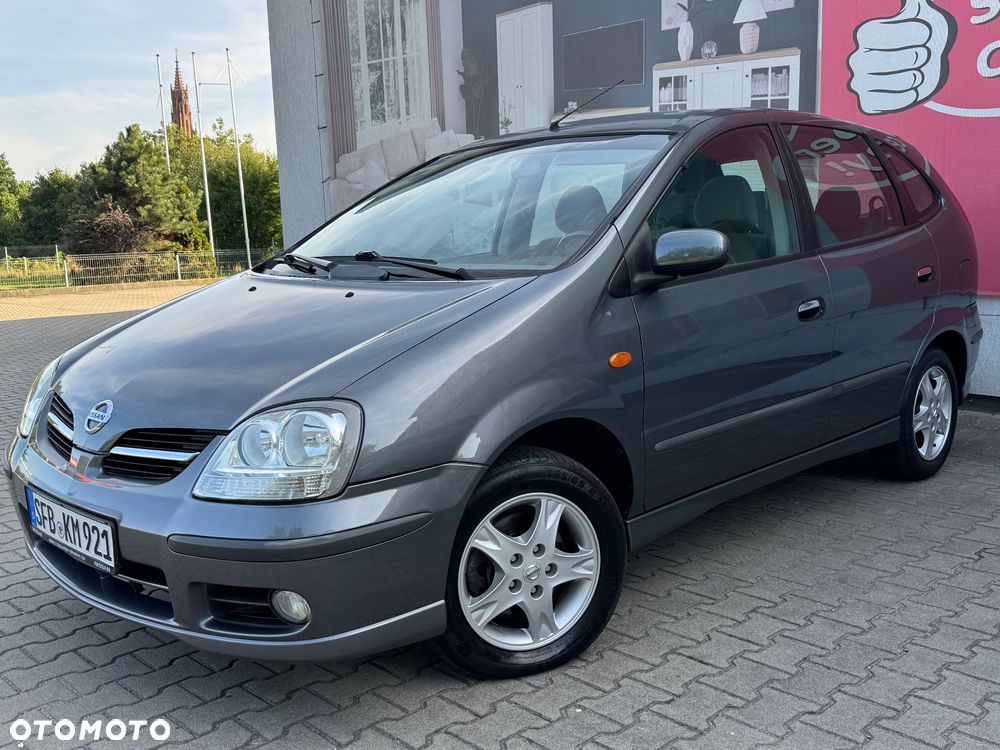Nissan Almera Tino - 1