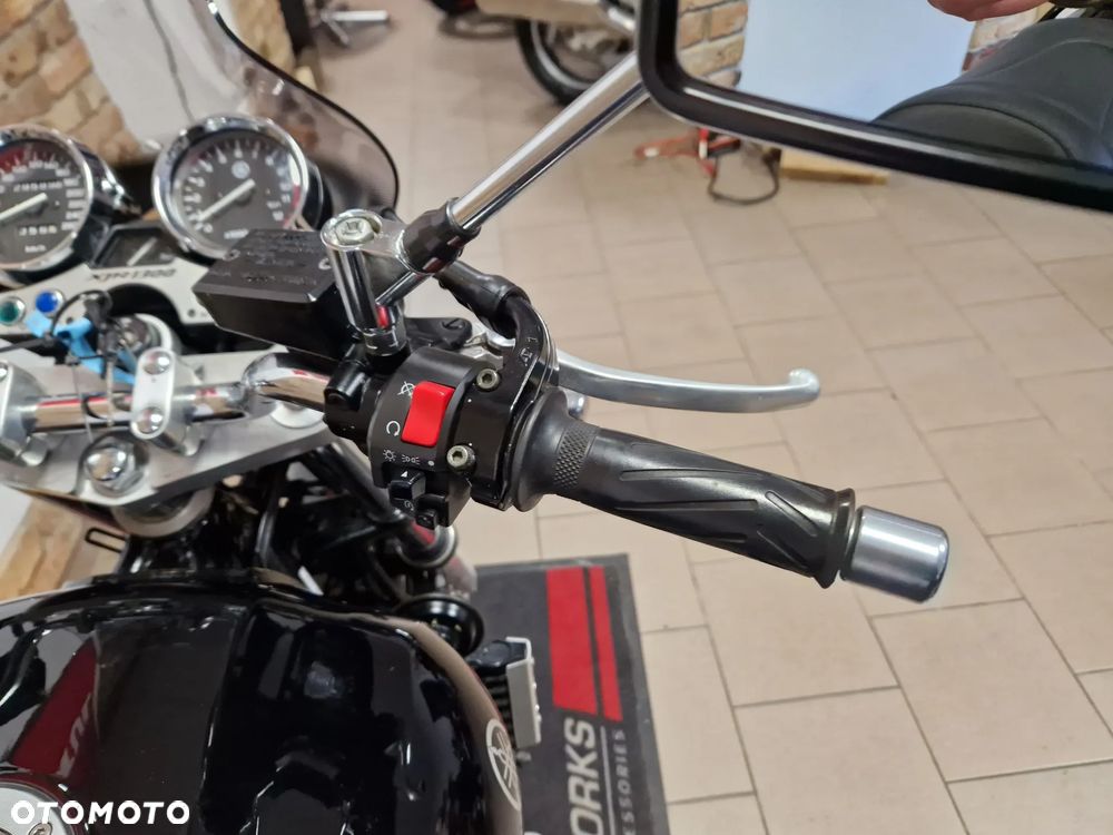 Yamaha XJR - 25