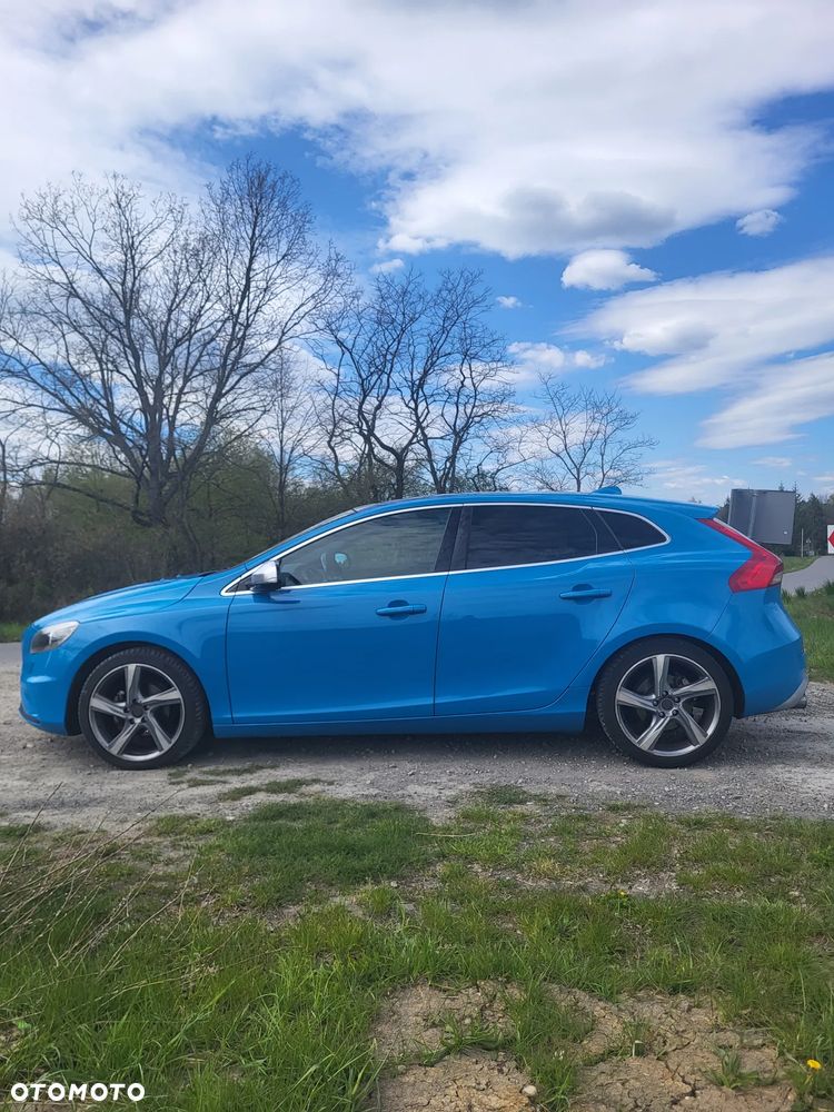 Volvo V40 D2 R-Design - 1